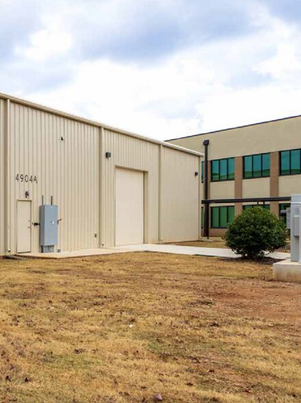 More Photos Of 4904 NW Research Dr, Huntsville Office For Sale