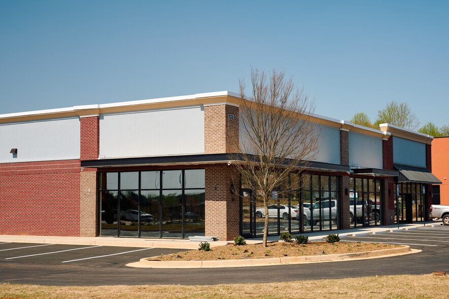 More Photos Of 680 MarketPlace Blvd, Locust Grove Storefront For Lease