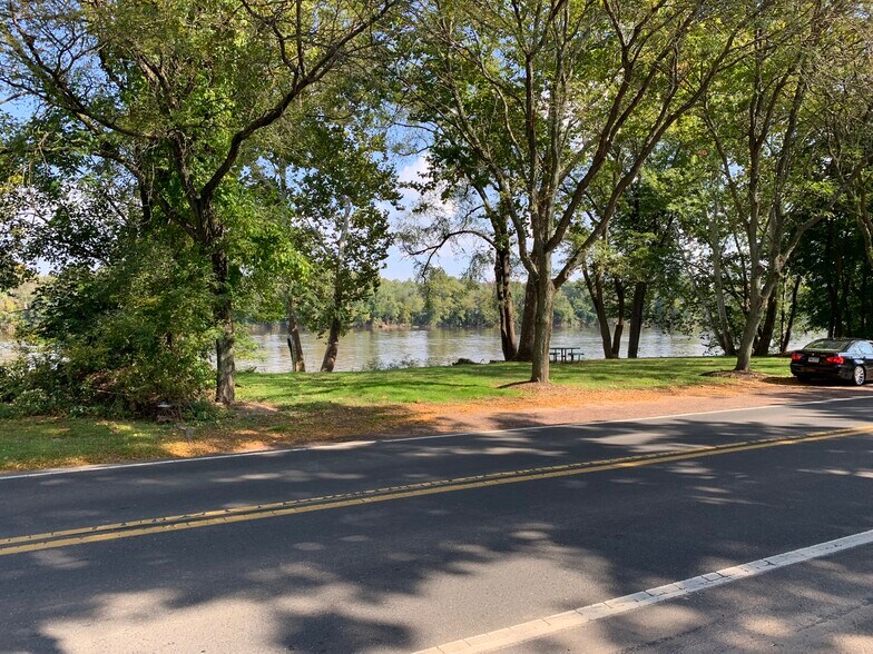 More Photos Of 33 S Delaware Ave, Yardley Office Residential For Lease