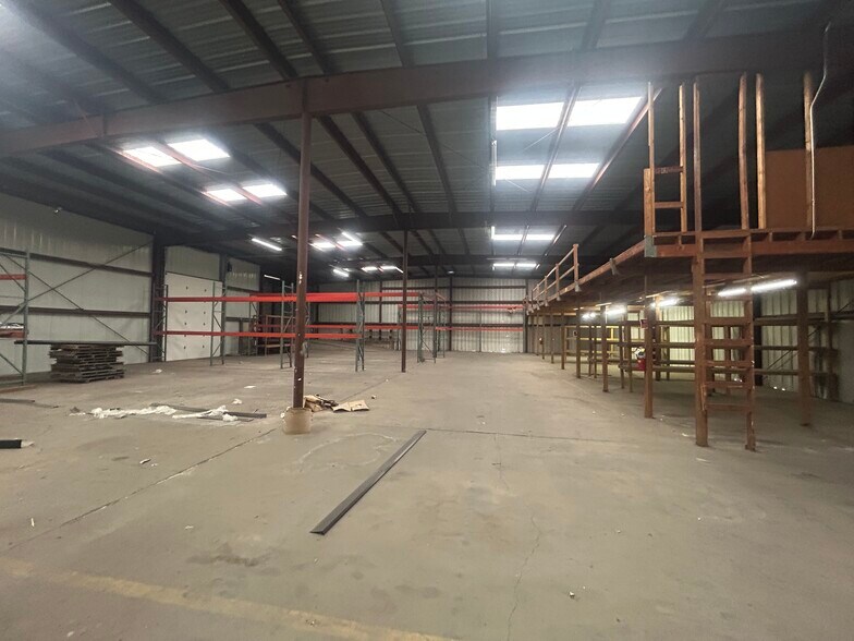 More Photos Of 1921 N Harrison Ave, Pocatello Flex For Sale