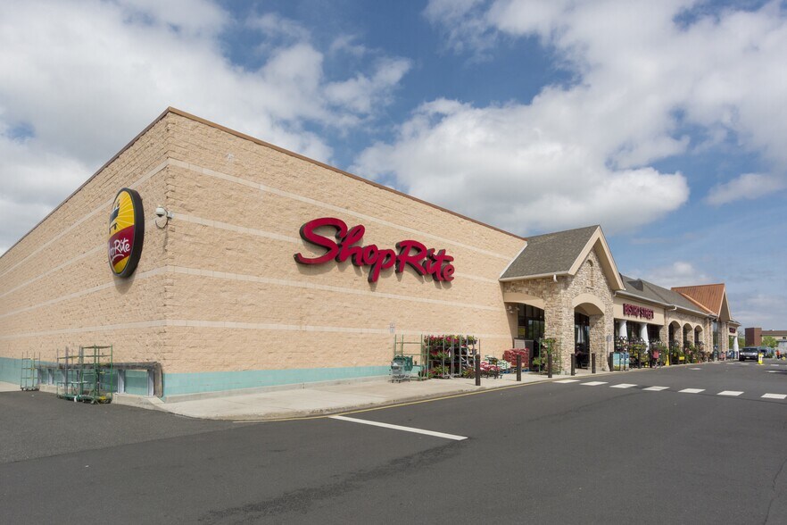 More Photos Of 435 Elizabeth Ave, Somerset Unknown For Lease