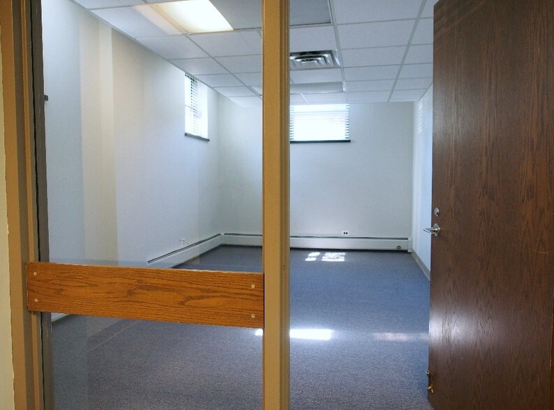 More Photos Of 329-331 S York Rd, Bensenville Daycare Center For Lease