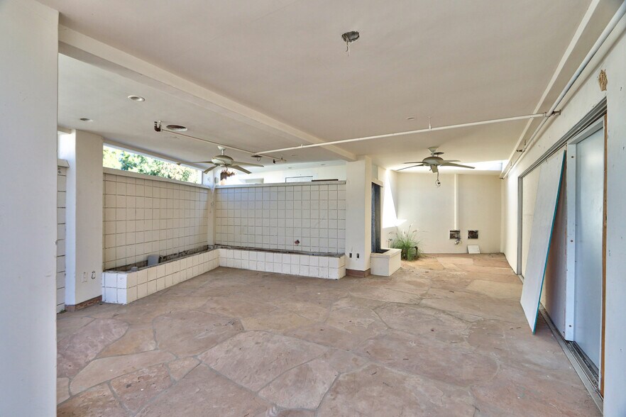 More Photos Of 2249 N Palm Canyon Dr, Palm Springs Hotel For Sale