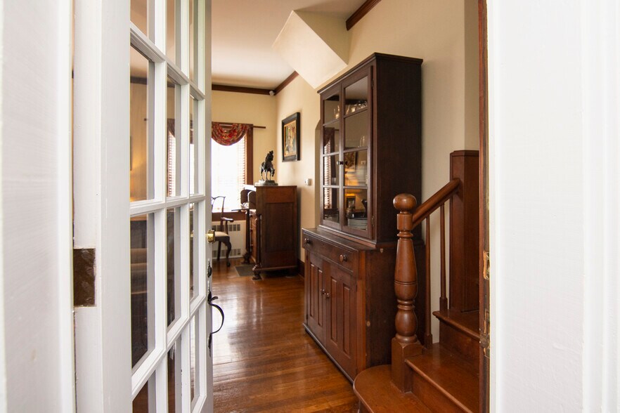 More Photos Of 8789 Seneca Trail South, Ronceverte Office For Sale