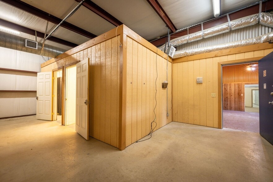 More Photos Of 180 Spring Mountain Dr, Canyon Lake Distribution For Sale