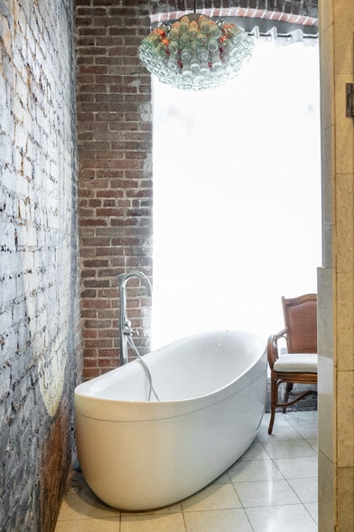 More Photos Of 112 18th St N, Birmingham Storefront For Sale