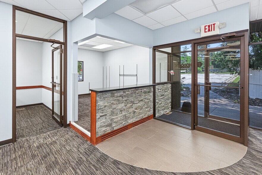 More Photos Of 7180 Hickman Rd, Windsor Heights Medical For Lease