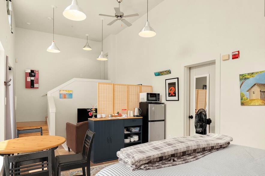 More Photos Of 1502 NW 52nd St, Seattle Office Residential For Sale