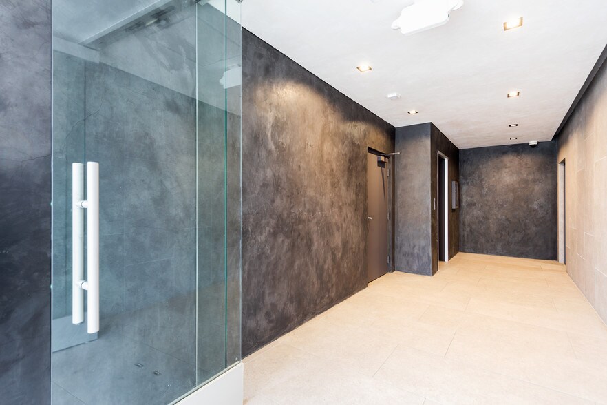 More Photos Of 2476 S Overland Ave, Los Angeles Loft Creative Space For Lease