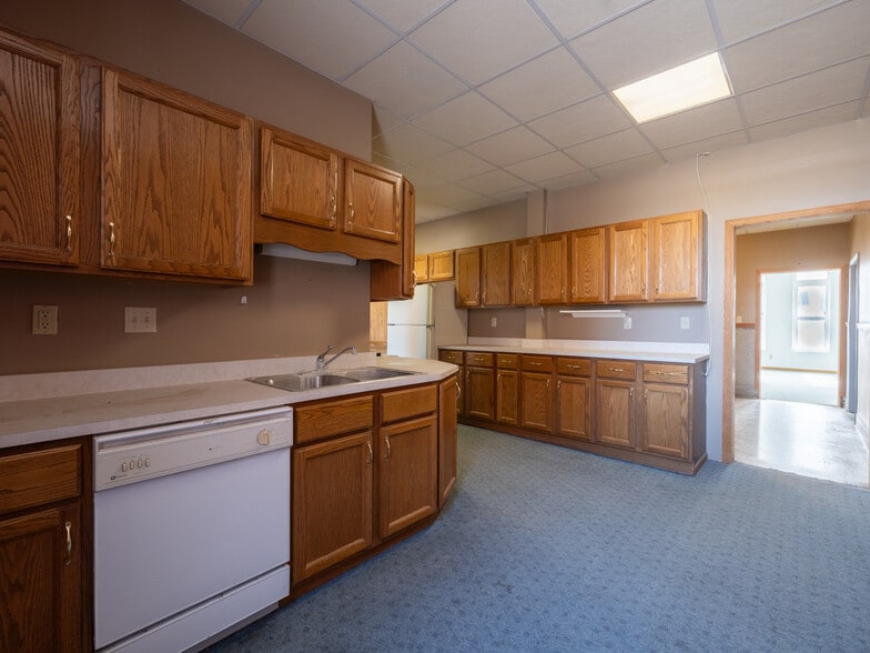 More Photos Of 353 Court St, Pekin Storefront Retail Residential For Sale