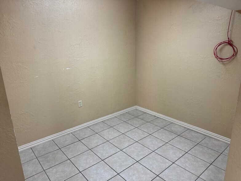 More Photos Of 4745 Fannett Rd, Beaumont Industrial For Lease