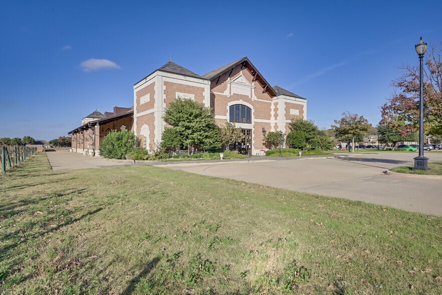 More Photos Of 2000 Champagne Blvd, Grapevine Specialty For Sale