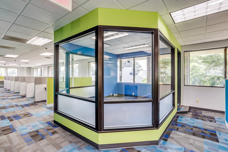 More Photos Of 500 W 1 St Ave, Hutchinson Office For Sale