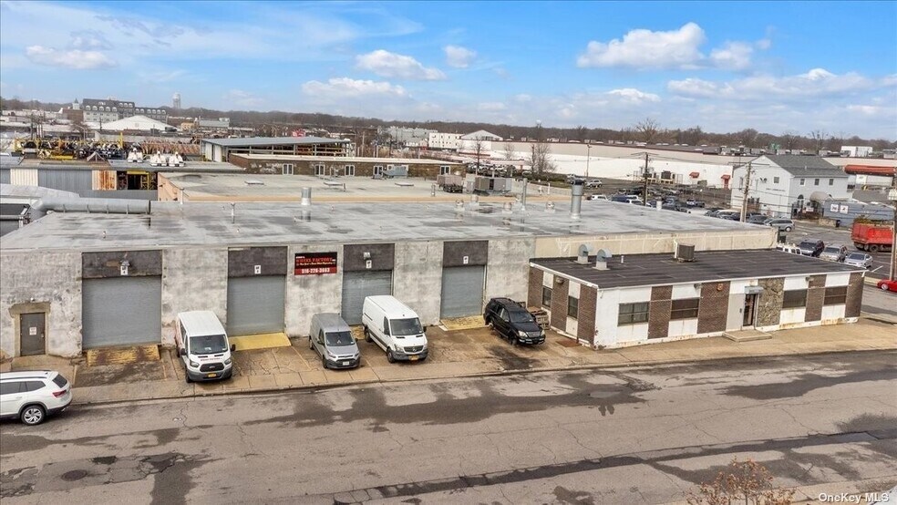 More Photos Of 55 Saint Mary's Pl, Freeport Distribution For Lease