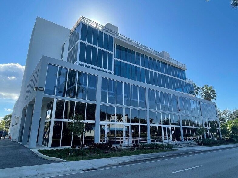 More Photos Of 10450 NW 33rd St, Doral Office For Sale