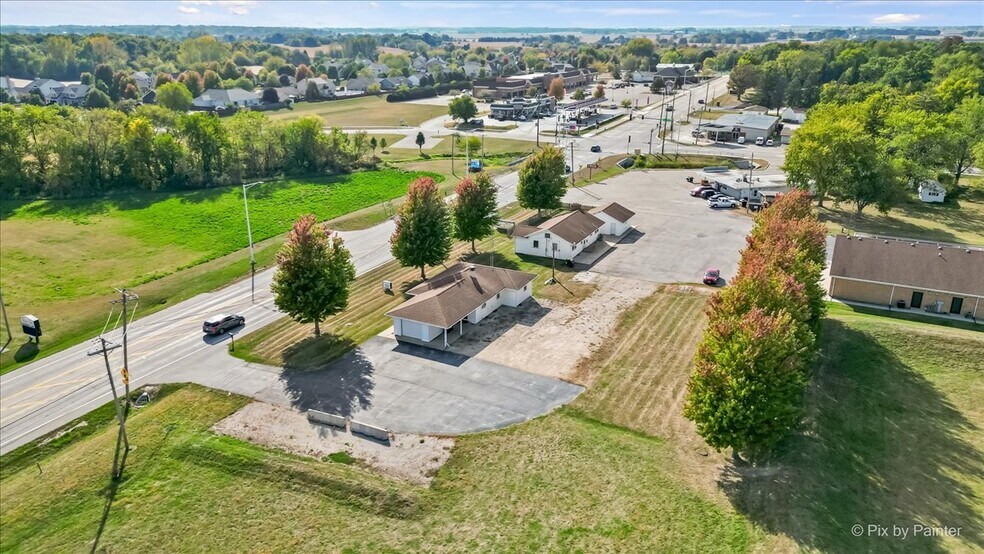 More Photos Of 124 E Oak Knoll Dr, Hampshire Office Residential For Sale