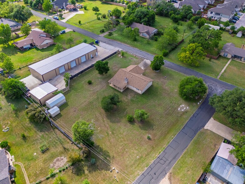 More Photos Of 1612 Shenandoah Dr, Cedar Park Warehouse For Sale