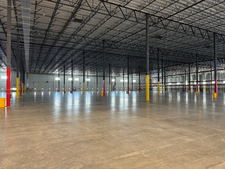 More Photos Of 2300 W Carey Ave, North Las Vegas Distribution For Lease