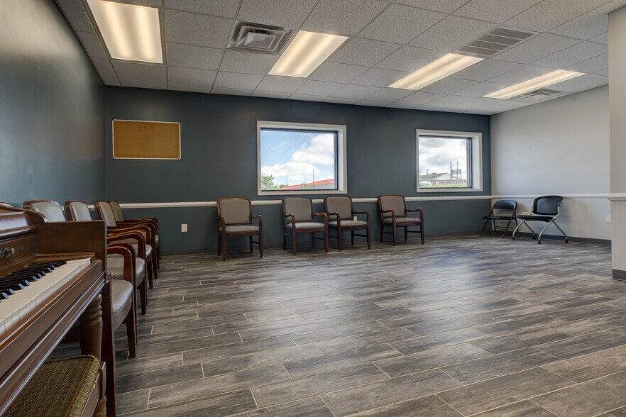 More Photos Of 270 Evans Ave, Mount Sterling Medical For Lease