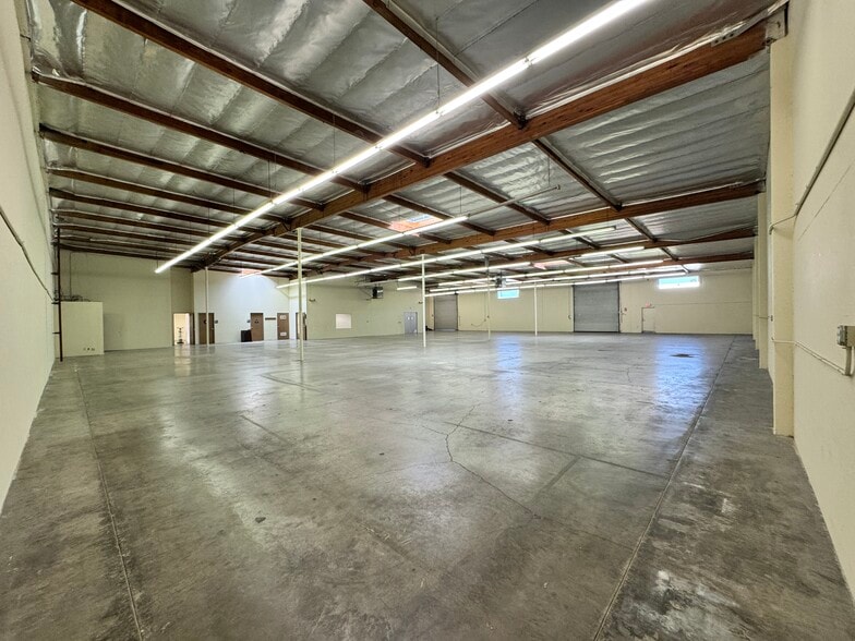 More Photos Of 8039 Deering Ave, Canoga Park Warehouse For Sale