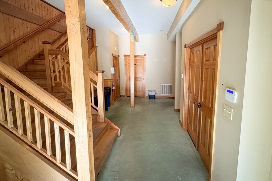 More Photos Of 338 NW 85th St, Seattle Office For Sale