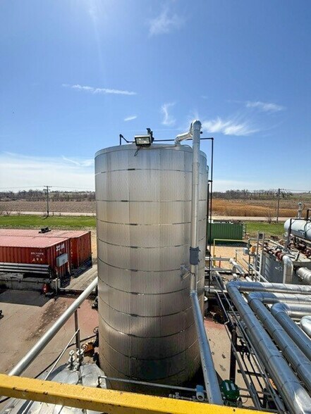More Photos Of 5640 44th Ave S, Clinton Industrial For Sale