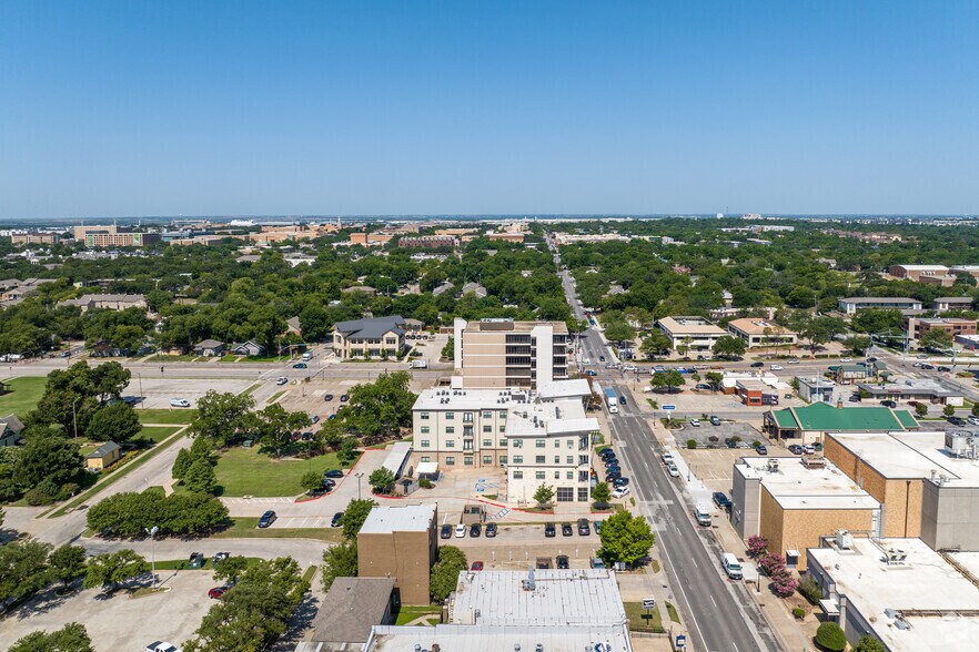 More Photos Of 321 W Hickory St, Denton Apartments For Lease