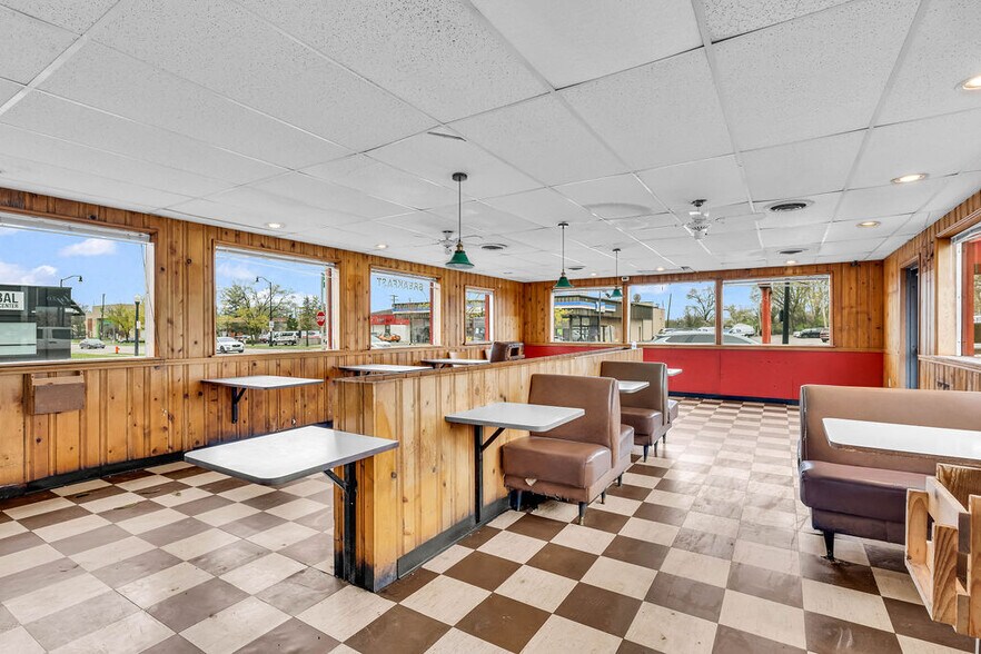 More Photos Of 2924 E Main St, Columbus Bar For Lease