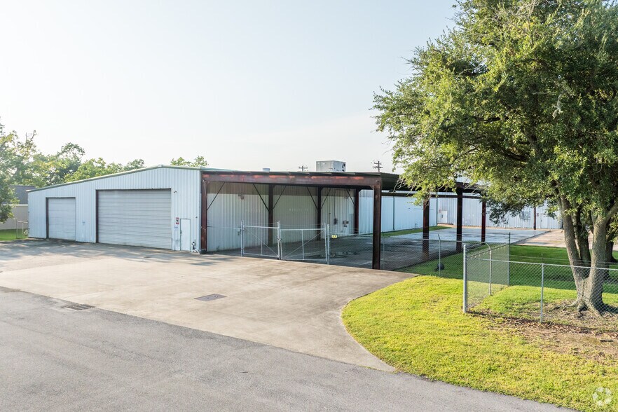 More Photos Of 4725 Lawndale St, La Marque Light Manufacturing For Sale