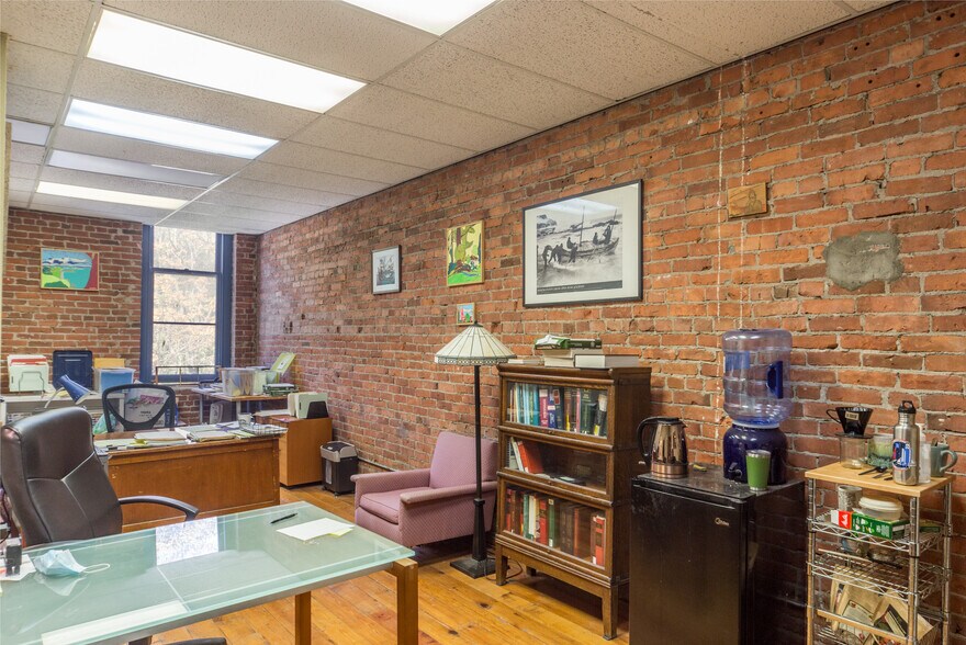 More Photos Of 1042 Water, Port Townsend Storefront Retail Office For Lease