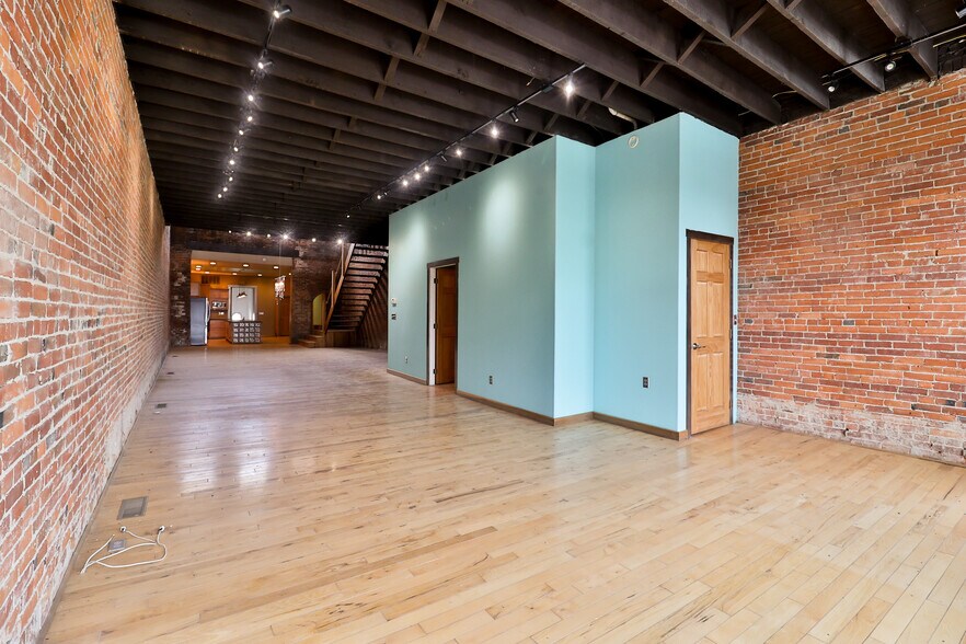 More Photos Of 102-104 W Columbus St, Kenton Office Residential For Sale