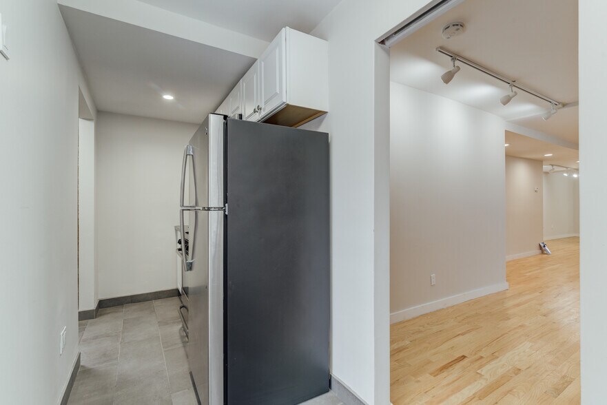 More Photos Of 489 Jersey Ave, Jersey City Storefront Retail Office For Lease