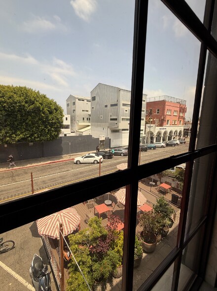 More Photos Of 58 Windward Ave, Venice Storefront Retail Office For Lease