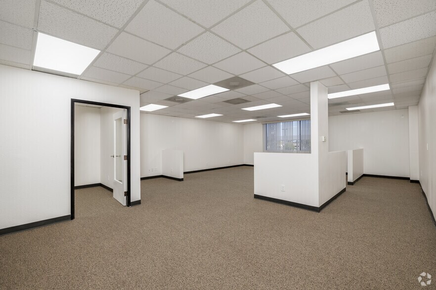 More Photos Of 7710 Balboa Ave, San Diego Office For Lease