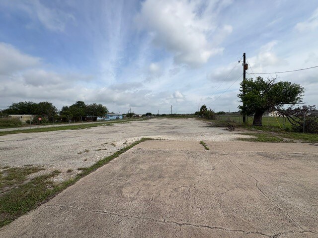 More Photos Of 1500 Simmons Ave, Jourdanton Warehouse For Sale