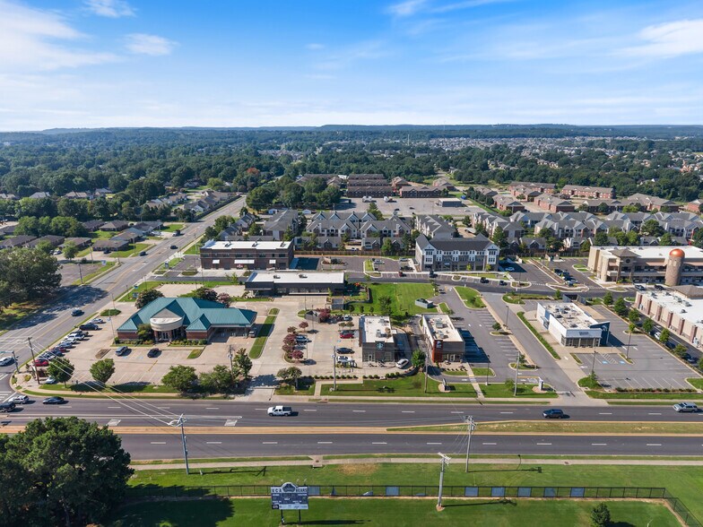 More Photos Of 825 S Donaghey Ave, Conway Storefront Retail Residential For Lease