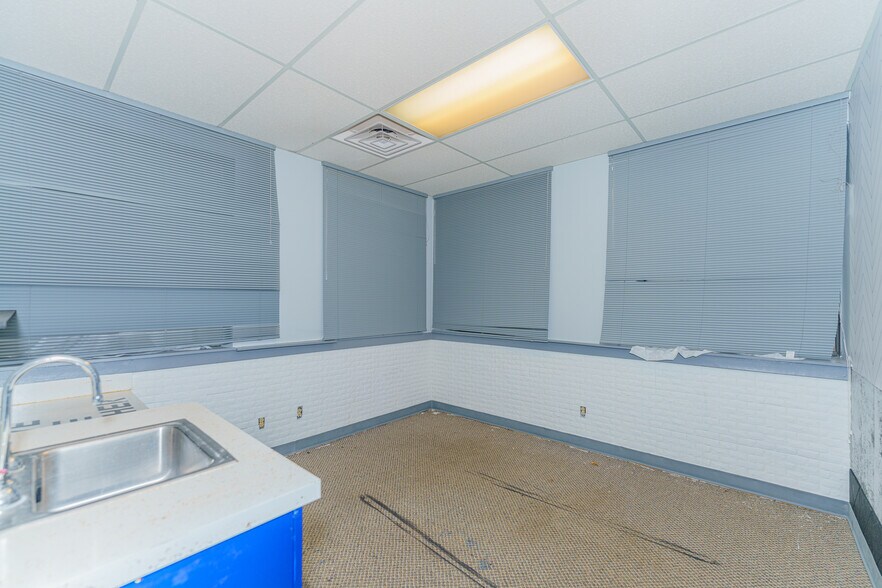 More Photos Of 961-963 State Route 146, Clifton Park Medical For Lease