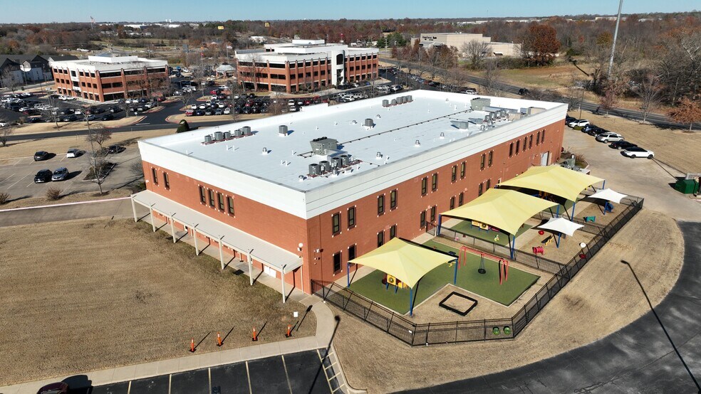 More Photos Of 519 Latham Dr, Lowell Medical For Sale