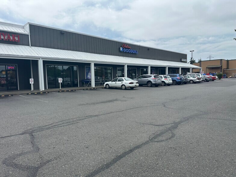 Primary Photo Of 301 E Wallace Kneeland Blvd, Shelton General Retail For Lease