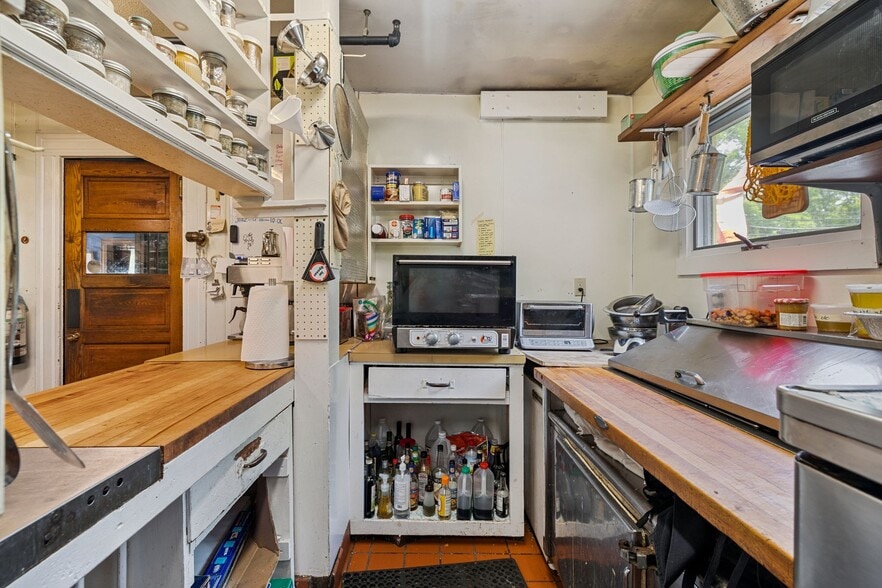 More Photos Of 41 Pleasant St, Woodstock Hospitality For Sale
