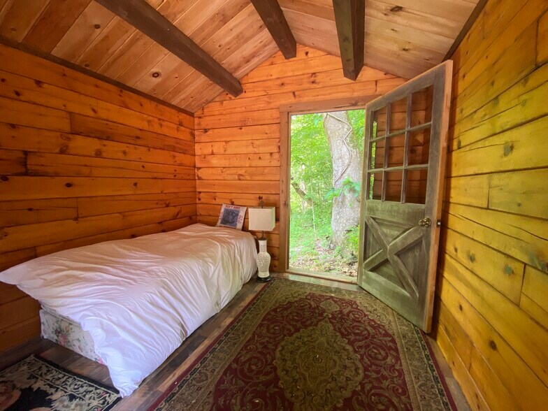 More Photos Of 15303 Midland Trl, Ansted Freestanding For Sale