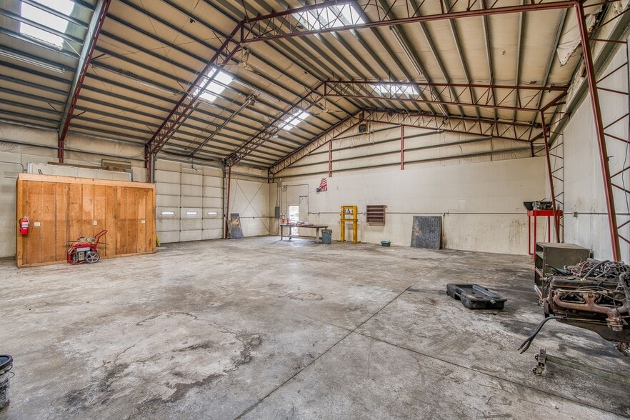 More Photos Of 6387 Ohio 48, Lebanon Specialty For Sale