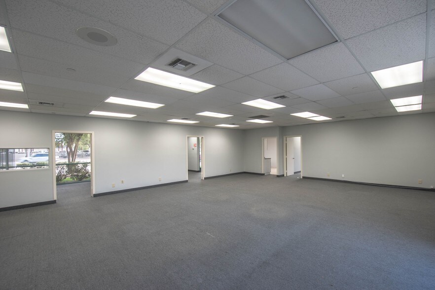 More Photos Of 43725 Monterey Ave, Palm Desert Medical For Lease
