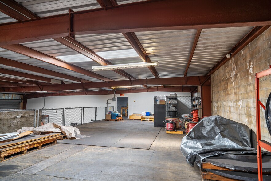 More Photos Of 3048 Aukele St, Lihue Warehouse For Sale