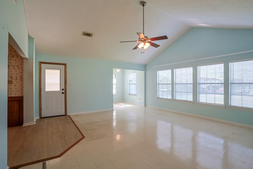 More Photos Of 211 Brantley Ln, Magnolia Apartments For Sale