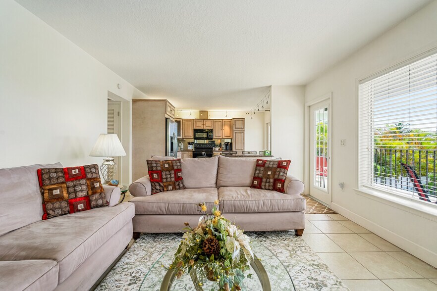 More Photos Of 23 Royal Palm Pointe, Vero Beach Restaurant For Sale