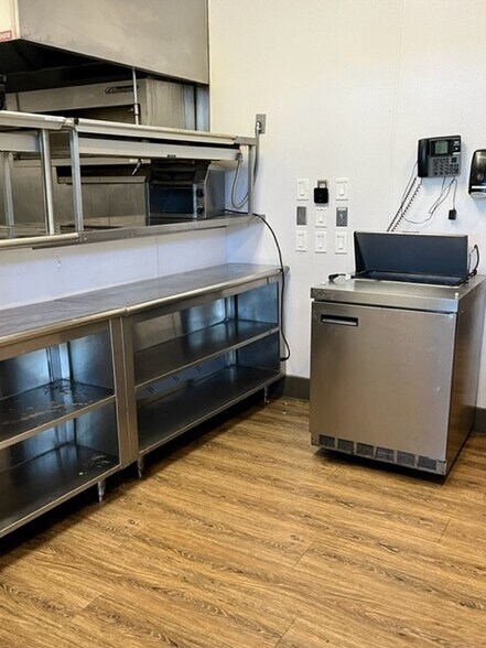 More Photos Of 2300-2328 Showtime Dr, Lansing Restaurant For Lease