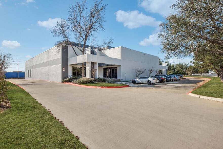 More Photos Of 3130-3136 Skyway Cir S, Irving Light Distribution For Lease