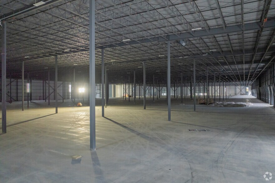 More Photos Of 22 Medicorum Pl, Hamilton Distribution For Lease