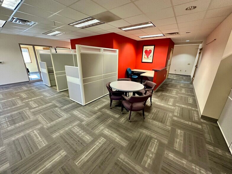 More Photos Of 2850 Dairy Dr, Madison Office For Lease